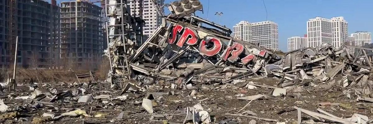 Missile su centro commerciale a Kiev | video