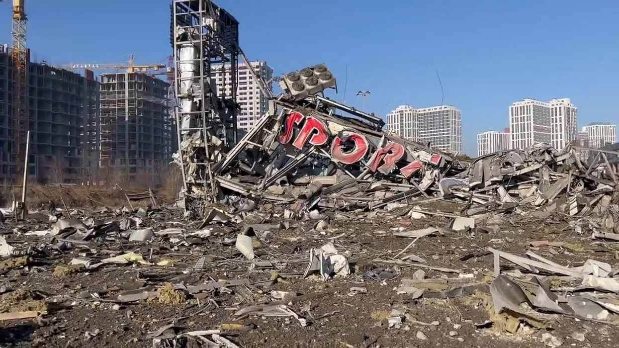 Missile su centro commerciale a Kiev | video