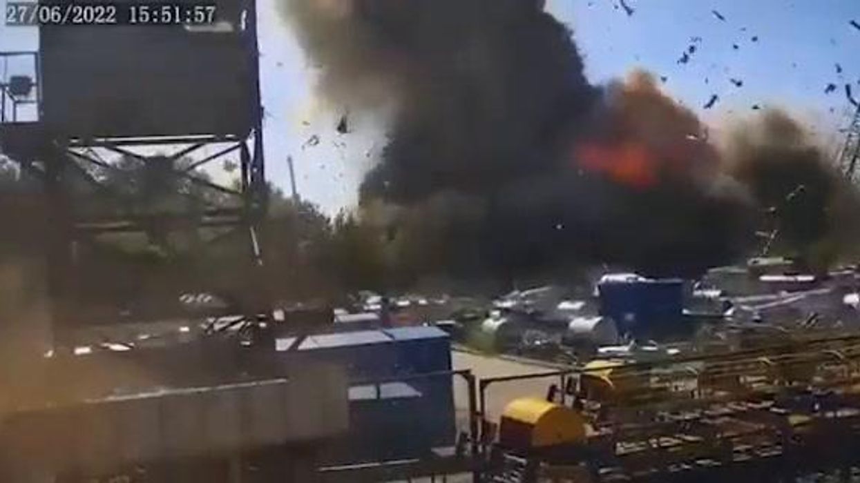 Missile colpisce il centro commerciale: il video dell'attacco a Kremenchuk