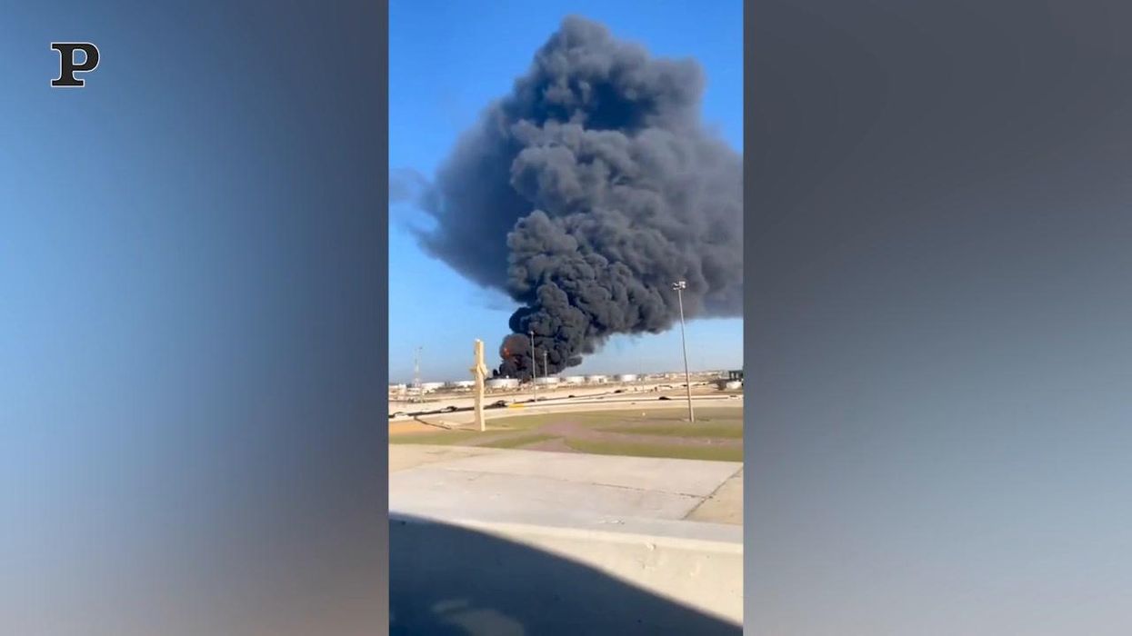 Arabia Saudita, attentato alla raffineria di Jeddah | Video