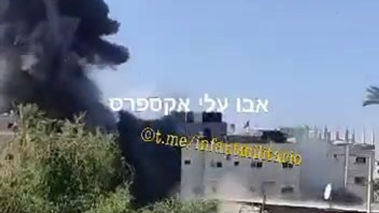 Missile di Hamas ad Ashkelon, Israele. Il momento della distruzione di un palazzo | video