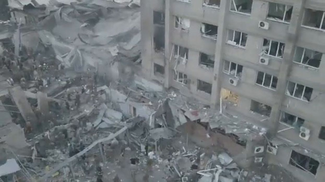 Ucraina, cosa rimane del ristorante colpito dai missili russi | video