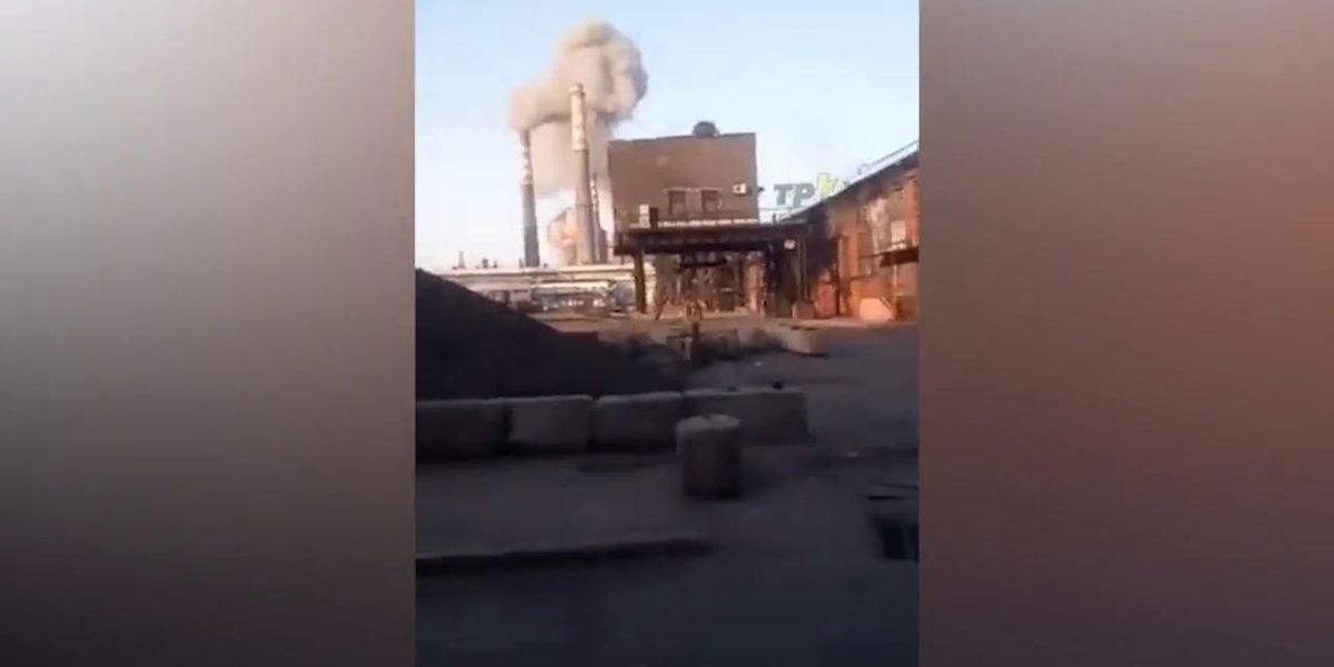 Ucraina, missili sopra la centrale nucleare di Zaporizhzhia | Video