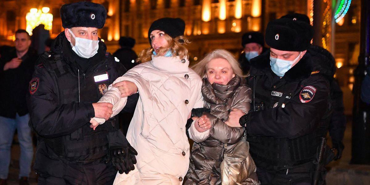 Mosca protesta guerra ucraina polizia arresti