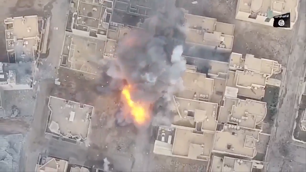 mosul soldato iraq ferma auto bomba isis video drone