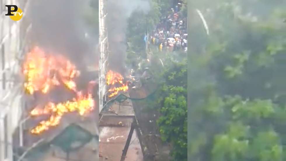 Mumbai aereo schianto suolo incendio morti video