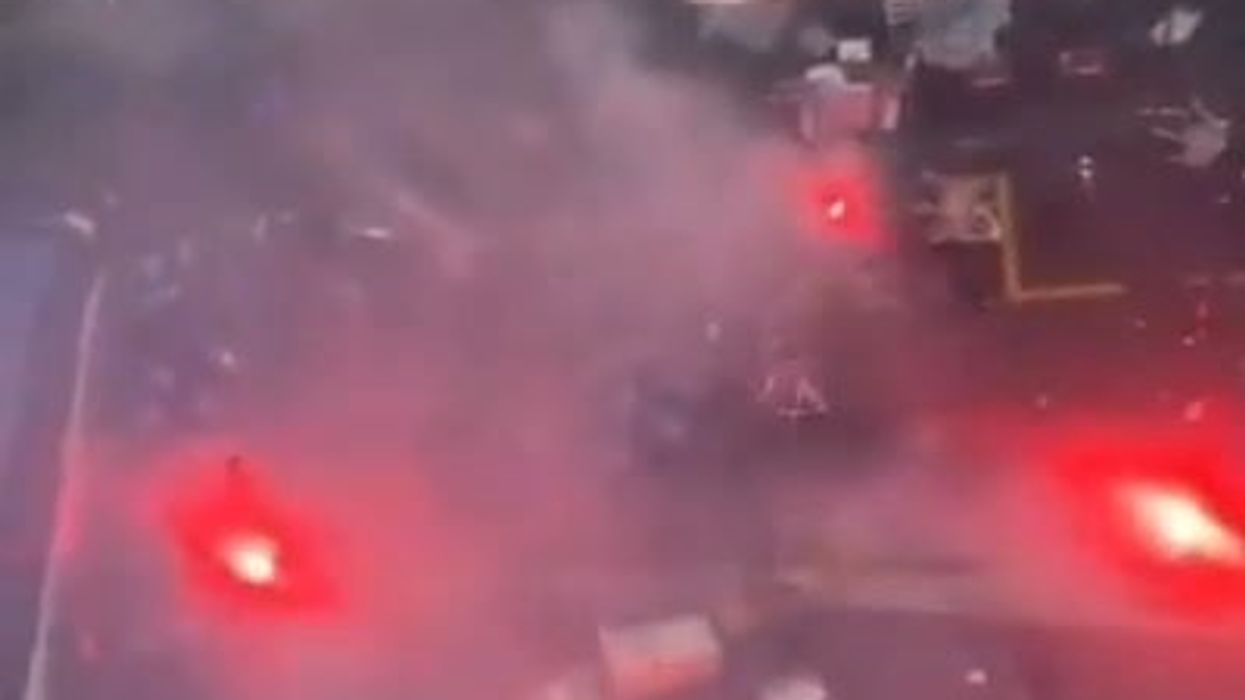 Napoli-Eintracht, scontri tra tifosi in centro città | video