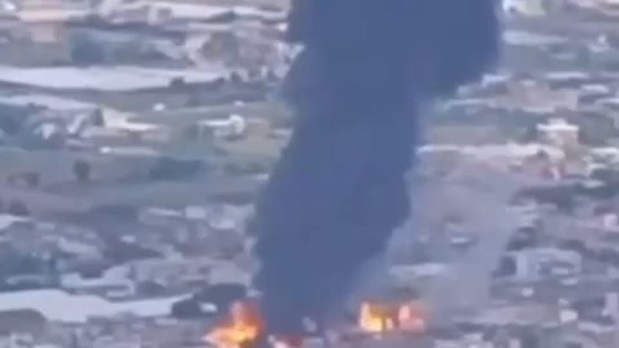 Napoli, incendio in stabilimento a Sant'Antonio Abate | video