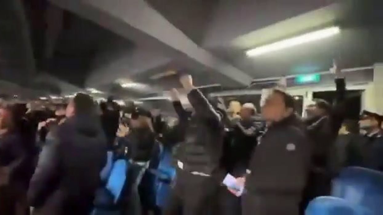 Napoli-Juventus, insulti a Giuntoli in tribuna al gol di Raspadori I video
