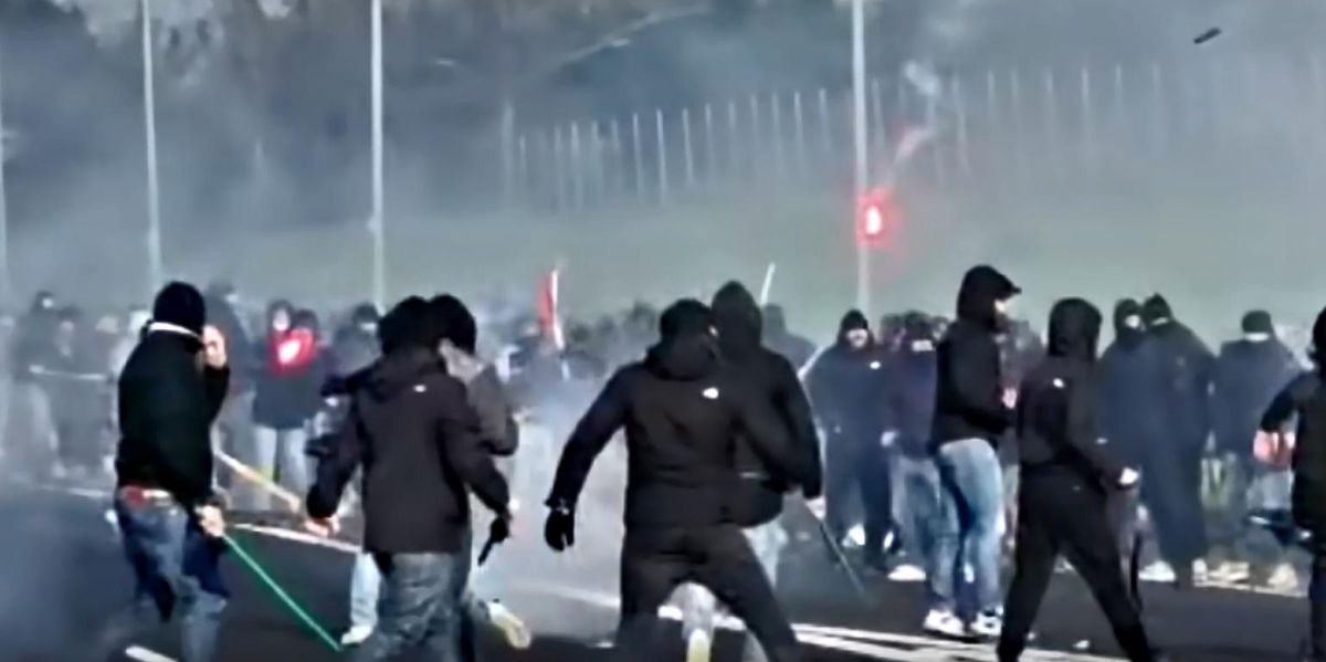 napoli roma ultras scontri autostrada tifosi razzismo serie a polemiche