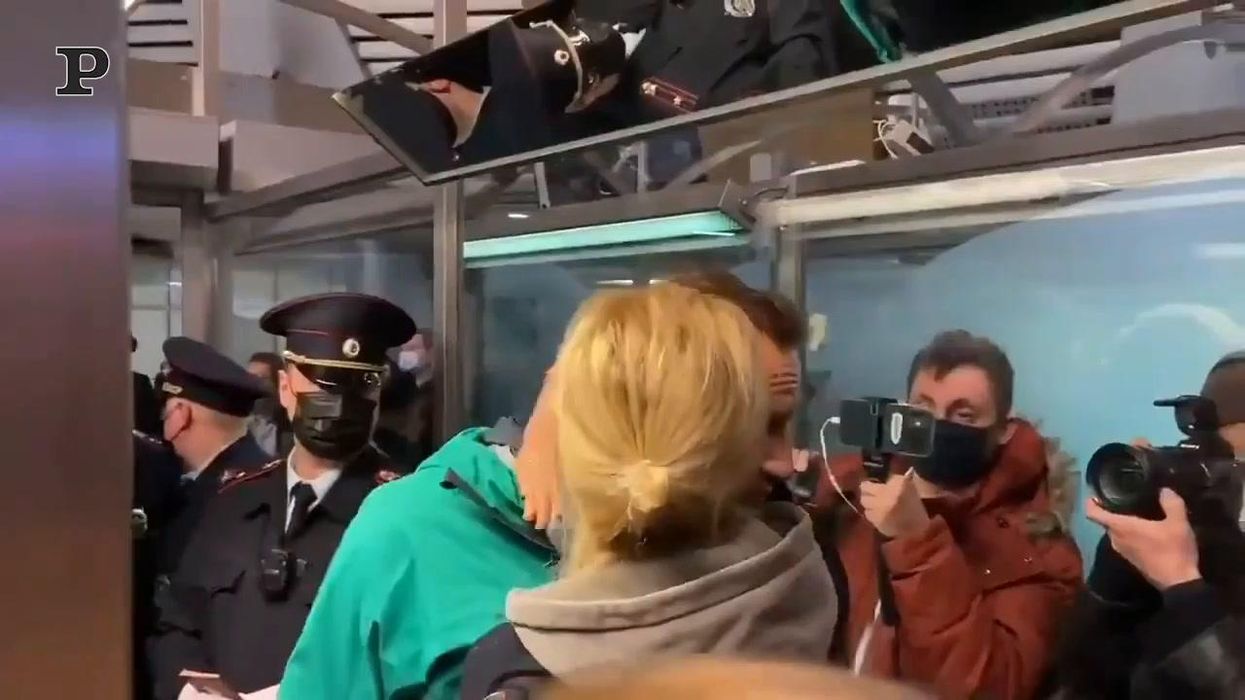 Navalny arrestato a Mosca in diretta tv | video