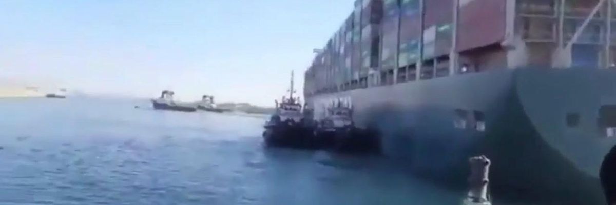 La Ever Given è stata disincagliata. Riapre il Canale di Suez | video