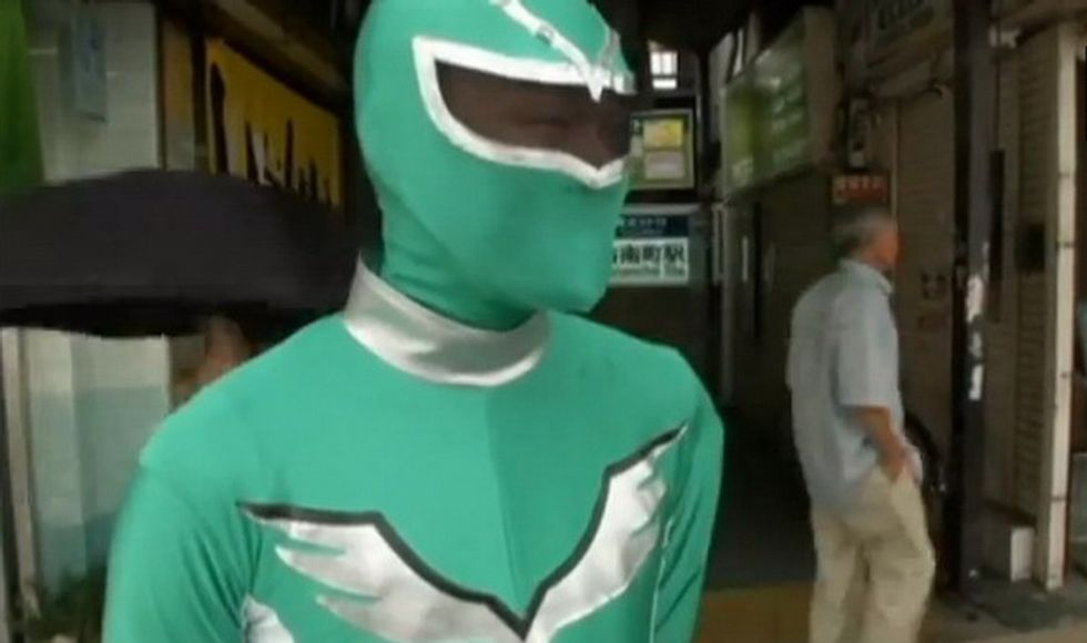 Giappone, eroe in calzamaglia verde si aggira per la metro