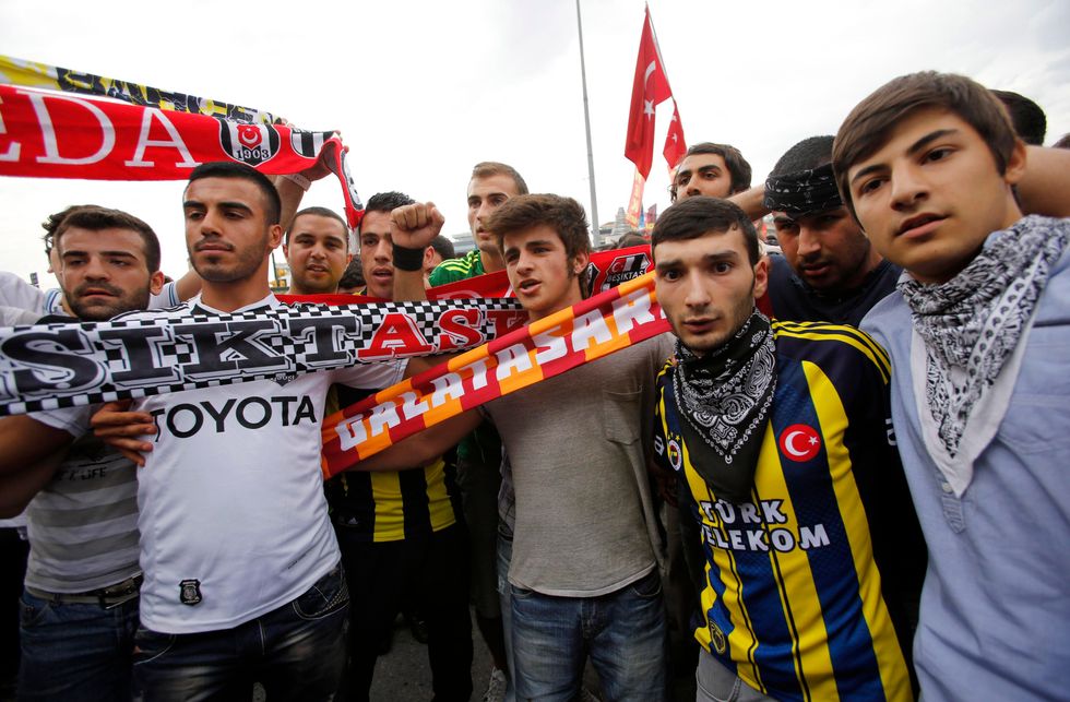 Turchia: la protesta unisce gli ultras