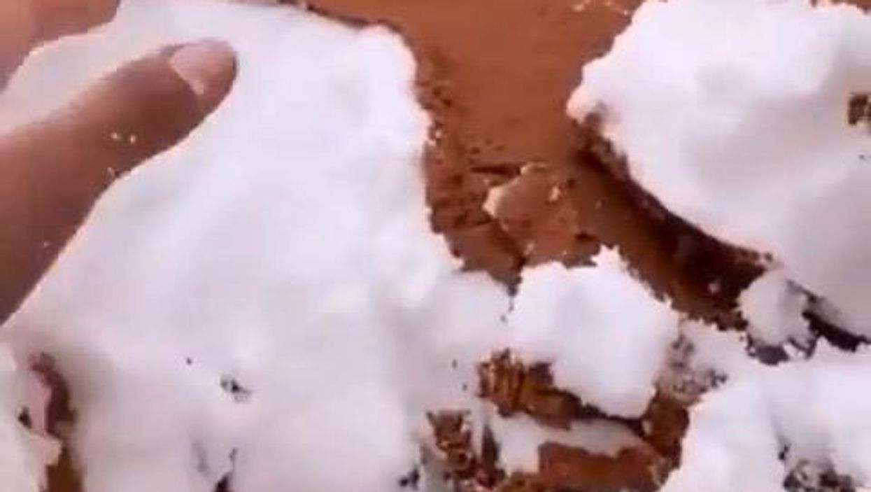 La Neve nel deserto in Arabia Saudita | video