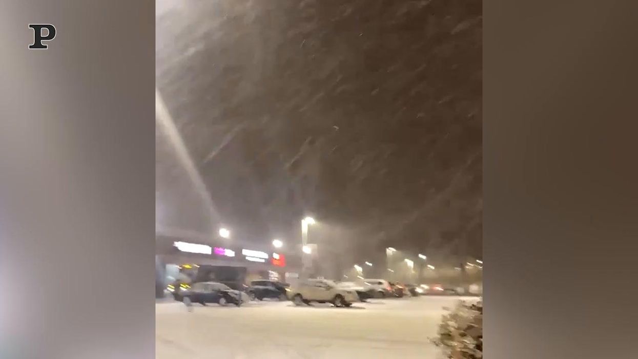 Bufera a New York, tantissima neve per le strade | video