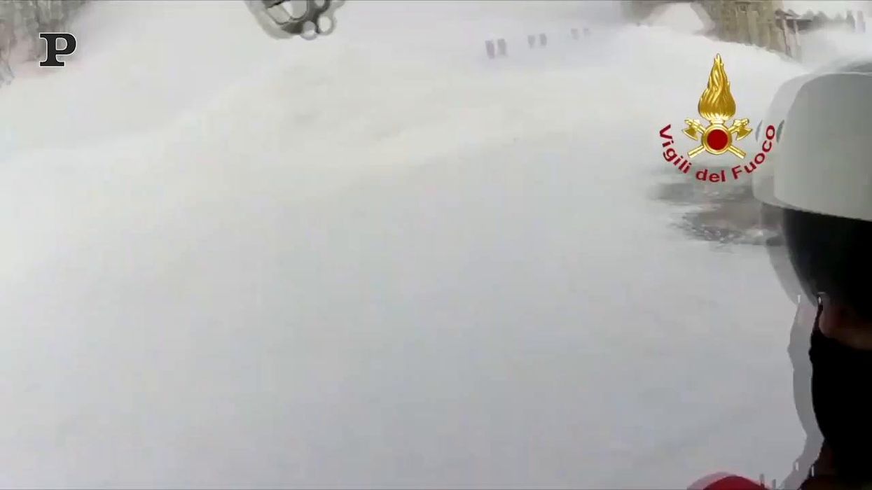 Bloccati nella neve, madre e figlio salvati dai vigili del fuoco nel Frusinate | video