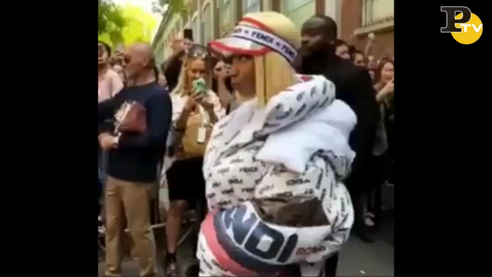 Nicki Minaj allo Store Diesel di Milano video