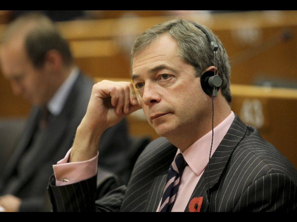 Il sondaggio su Farage spacca gli eurodepuati grillini
