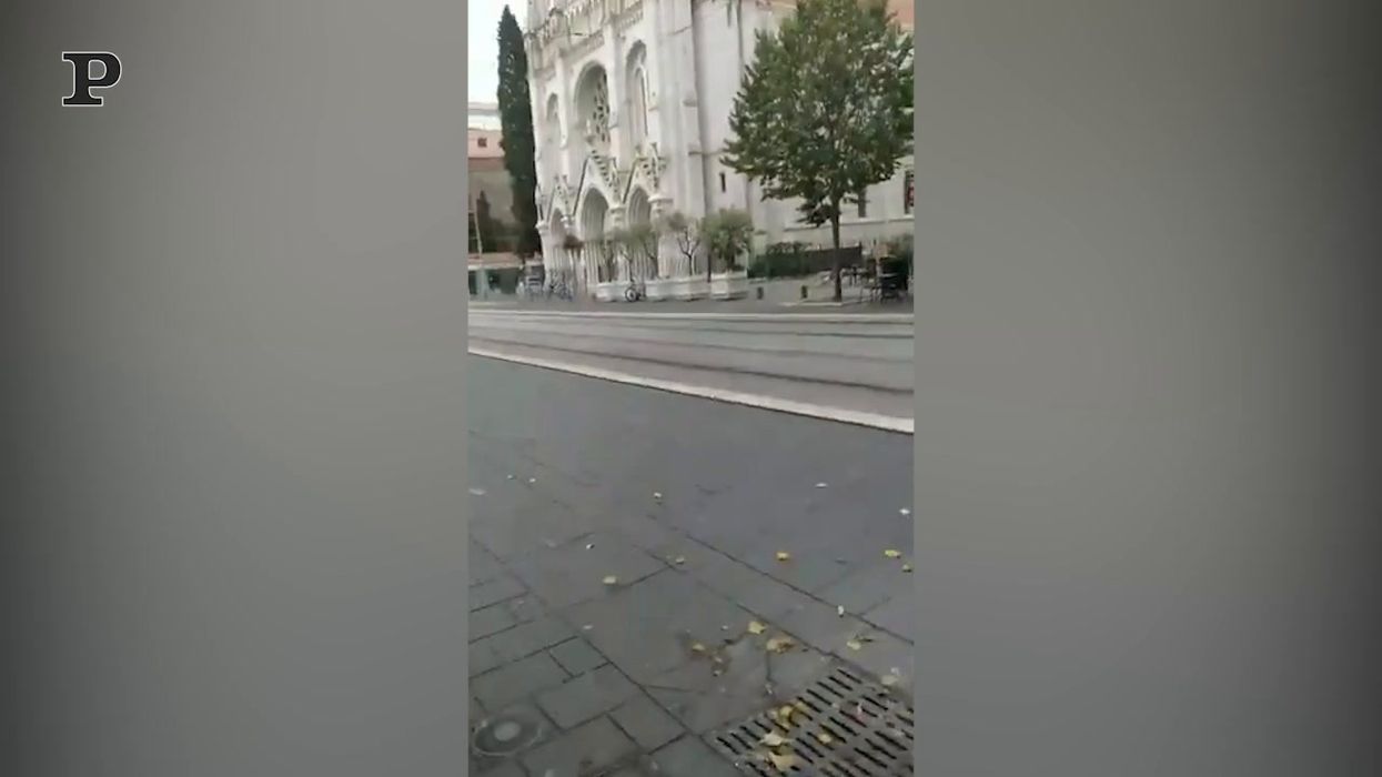 Attentato a Nizza; due uomini decapitati nella cattedrale da terrorista islamico | video