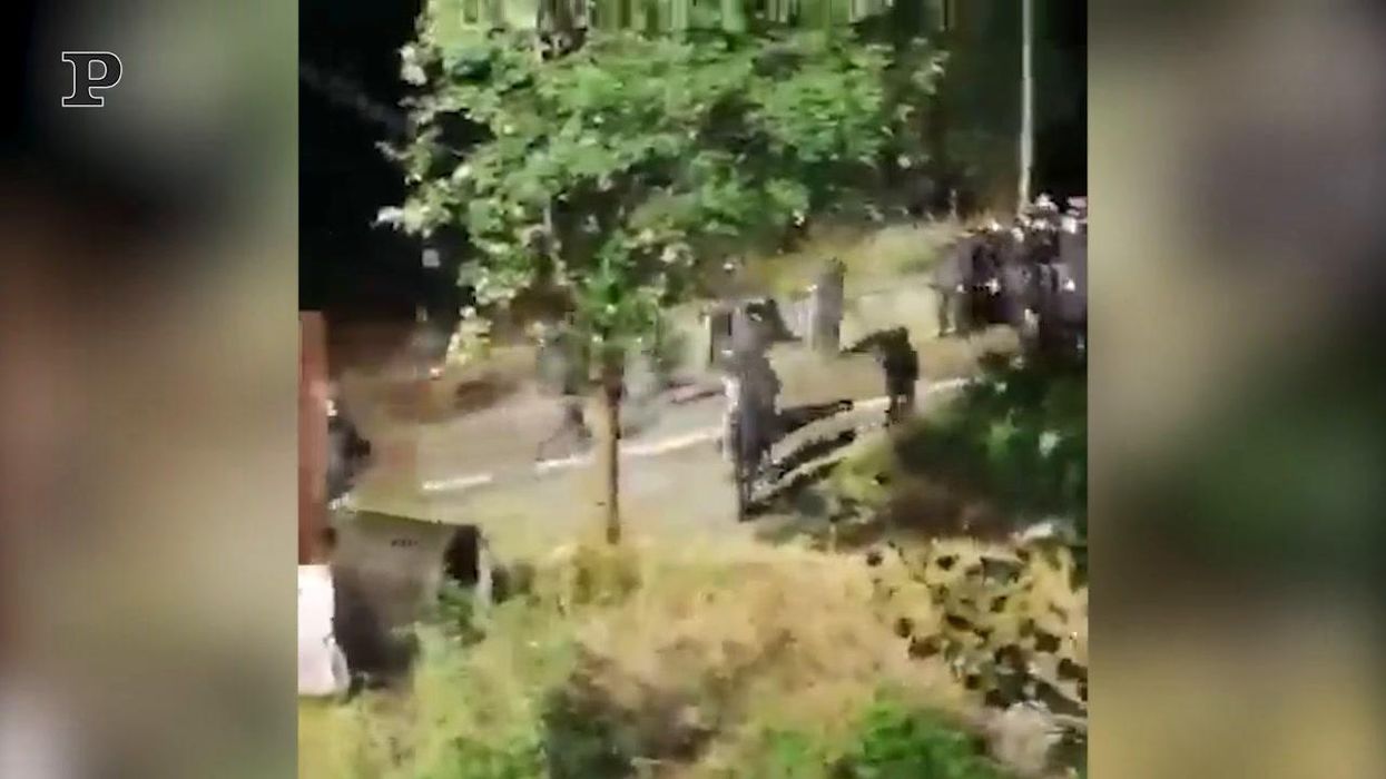 No Tav, attacco al cantiere Chiomonte: pietre contro le forze dell'ordine | video