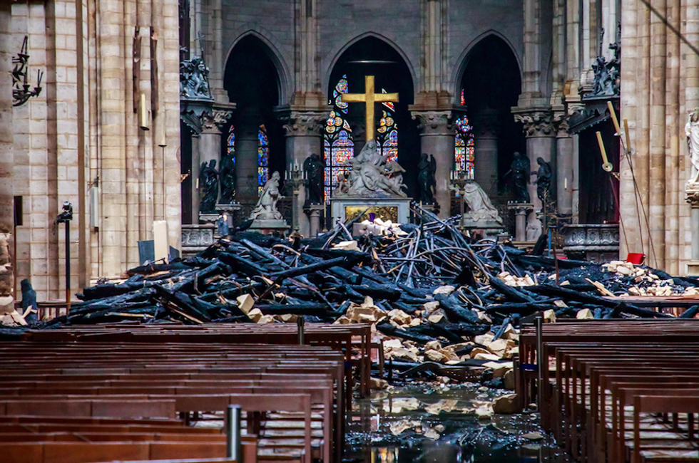 Notre Dame interno dopo incendio