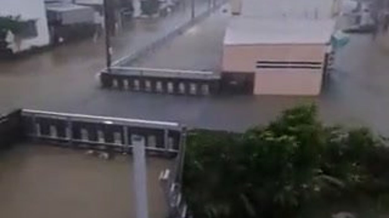 Giappone: Okinawa sommersa dall'acqua a causa del tifone Khanun | video
