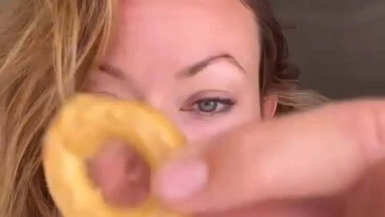 Olivia Wilde matta per i taralli: «Non riesco a smettere di mangiarli. Italiani, cosa c'è dentro?» | video