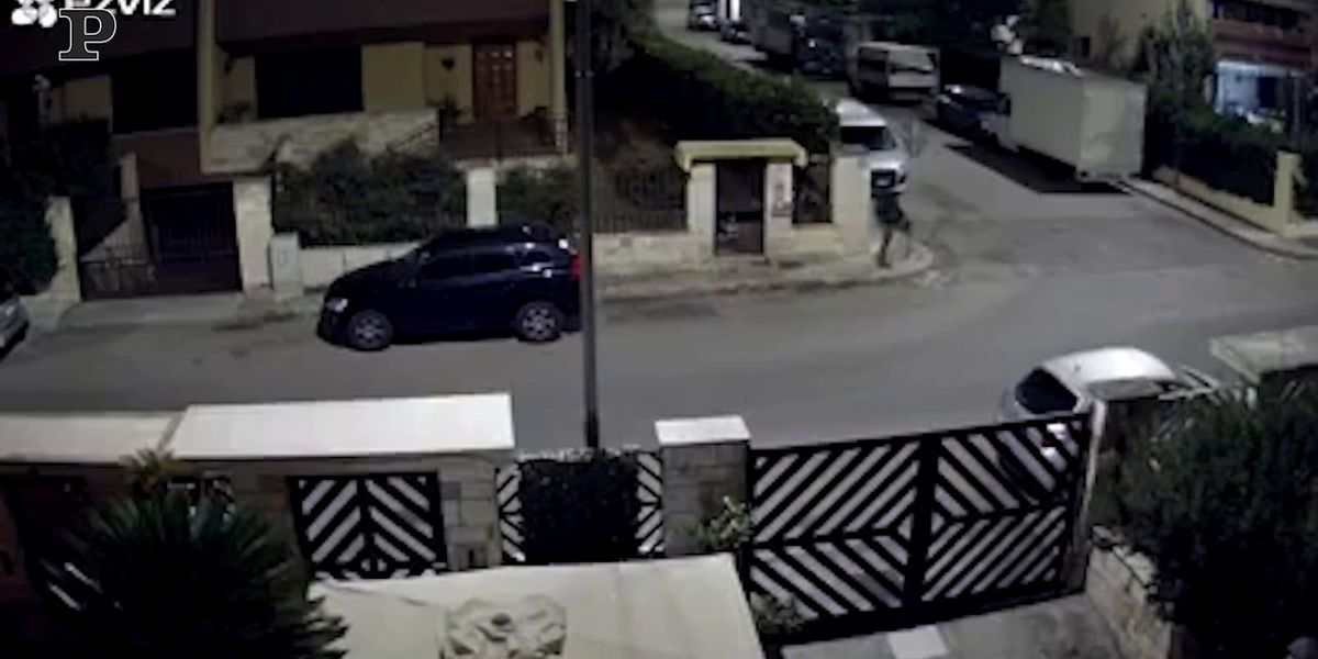 Lecce, Antonio De Marco il killer ripreso dalla telecamera dopo l'omicidio | video