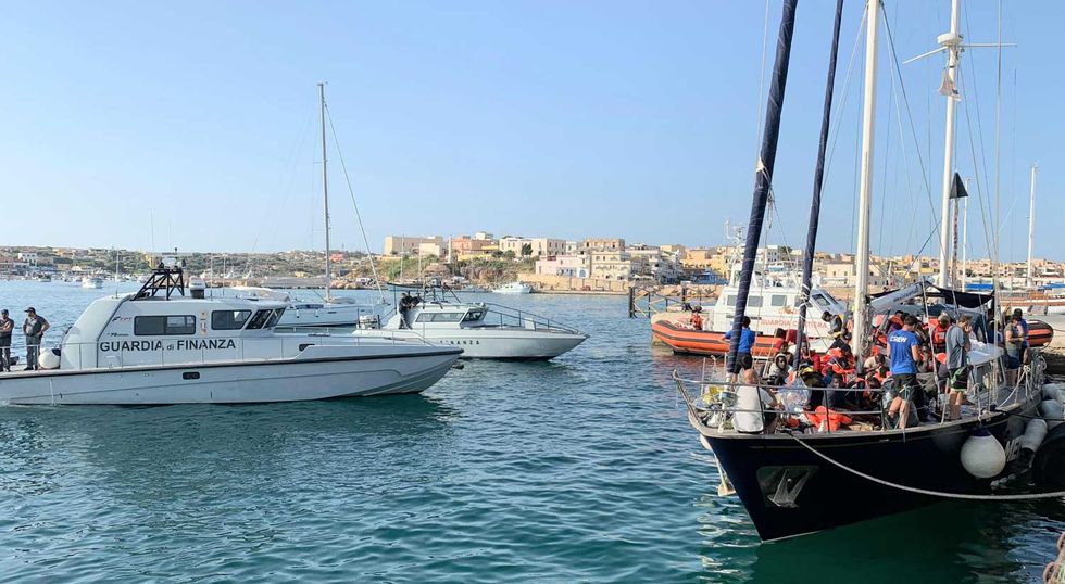 Ong-Mediterranea-Guardia-di-Finanza-Lampedusa