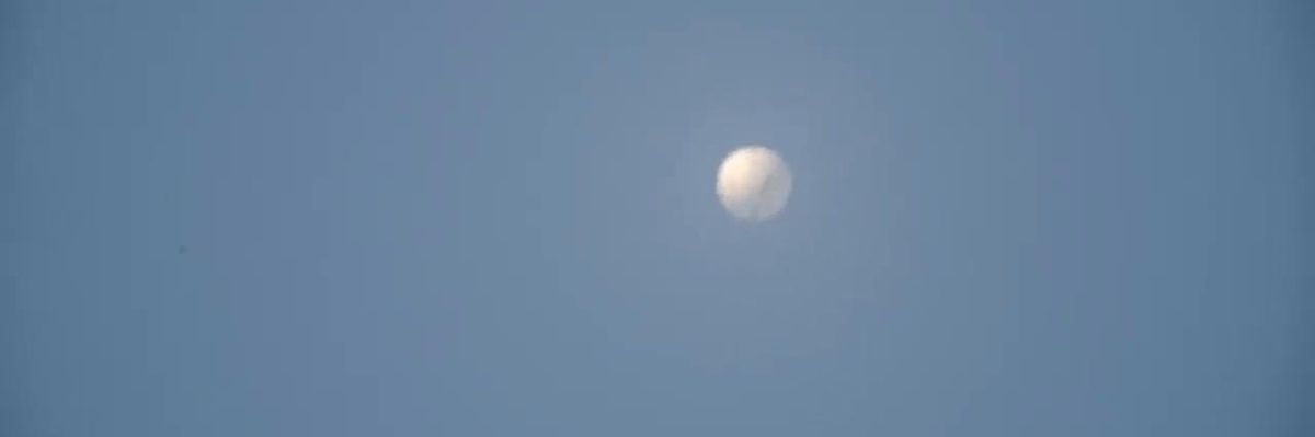 Pallone spia cinese sui cieli degli Stati Uniti: allarme del Pentagono I video