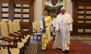 Papa Francesco e Aung San Suu Kyi