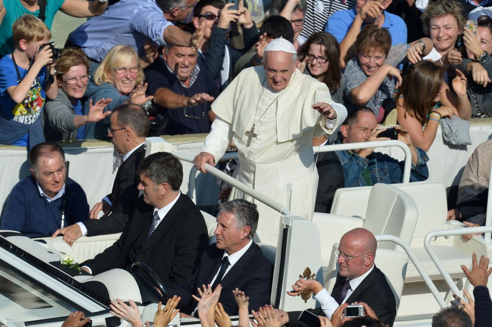 Papa Francesco intercettato: ecco come gli 007 spiano il Vaticano da anni