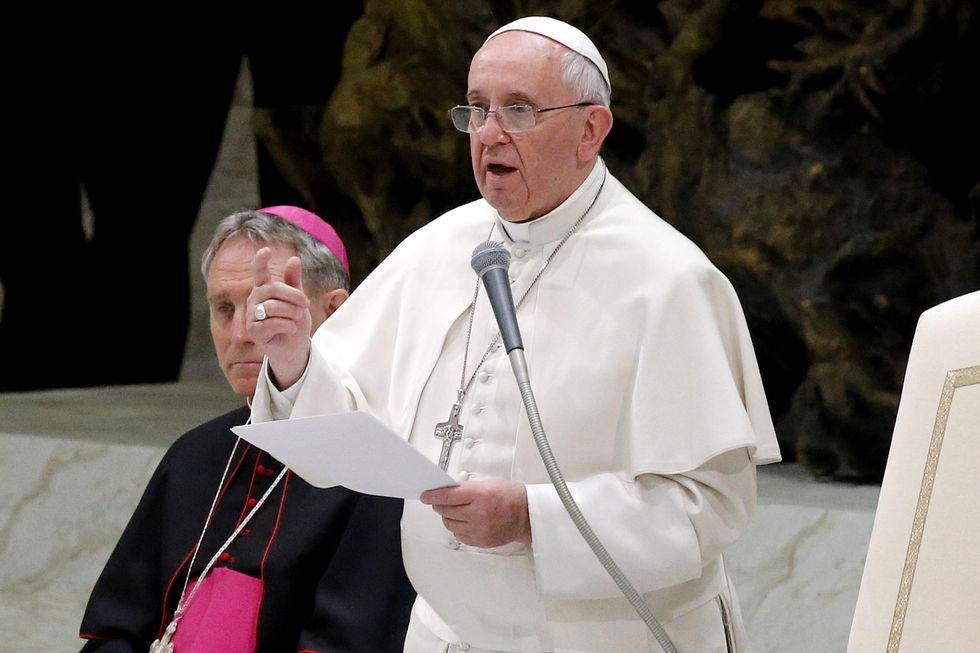 I parlamentari a messa da Papa Francesco (che li castiga)