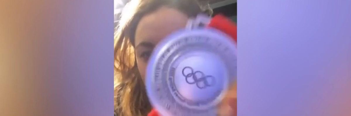 Pechino 2022, Sofia Goggia festeggia la conquista della medaglia: "Questo è argento vivo!" | Video