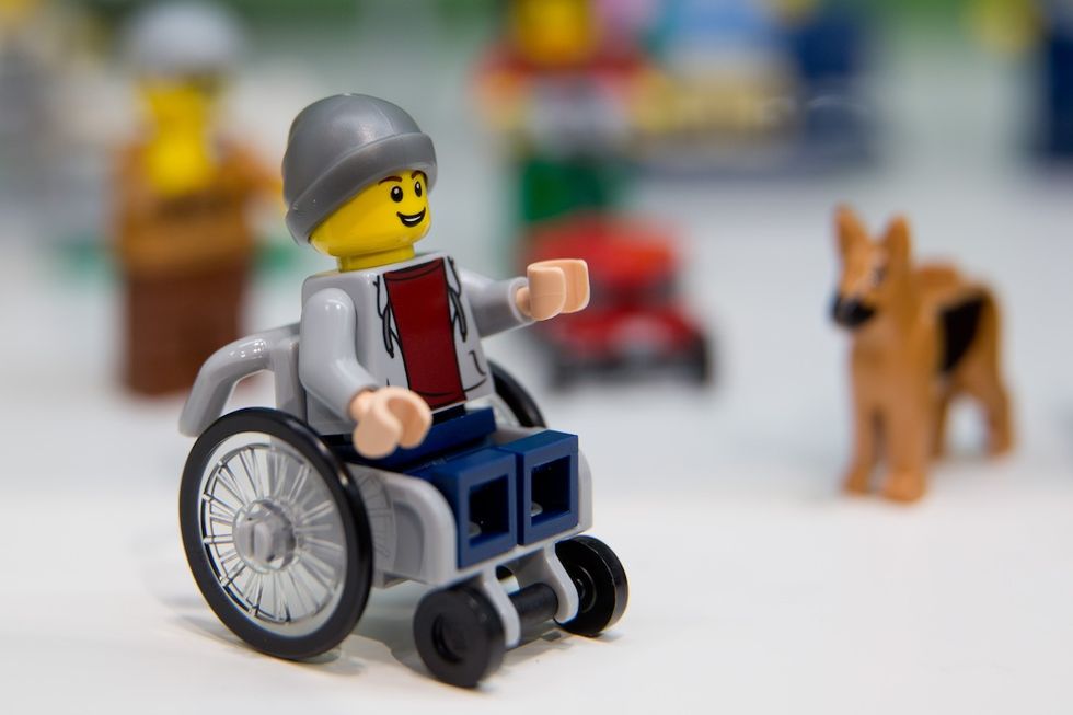 Personaggio Lego sulla sedia a rotelle