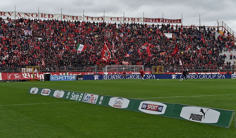 Perugia Ternana muore tifoso calciatori smettono giocare