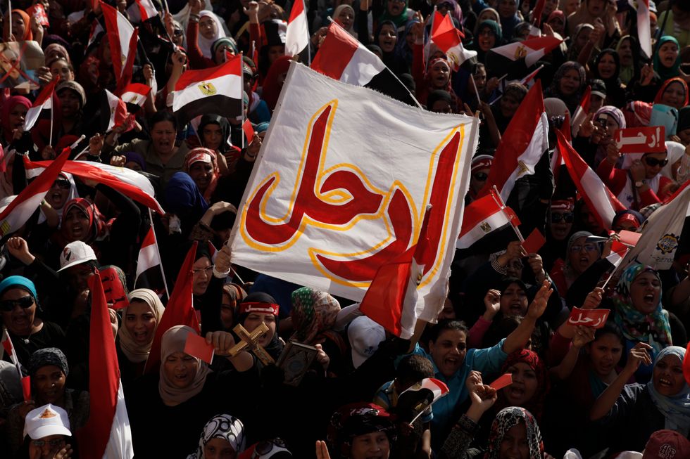 L'Egitto esplode, ma Morsi non molla. Ecco perché