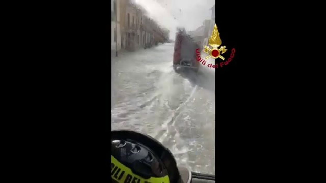 Maltempo: mareggiata colpisce Marina di Pisa I video