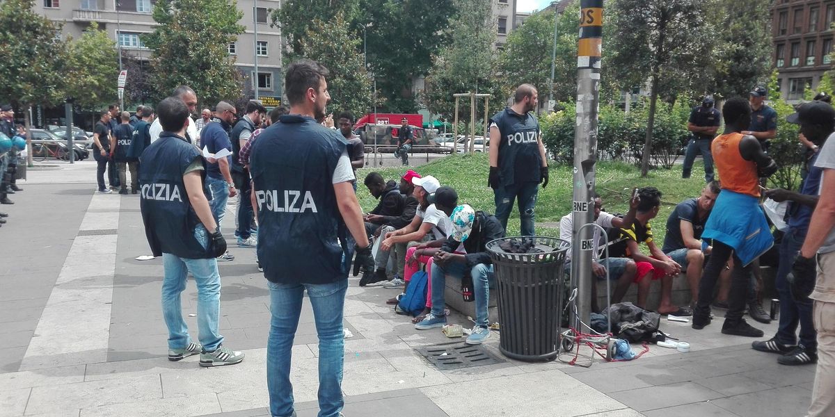 Serve un Paese duro contro i migranti irregolari, dalla parte della Polizia (ed un altro sindaco a Milano)