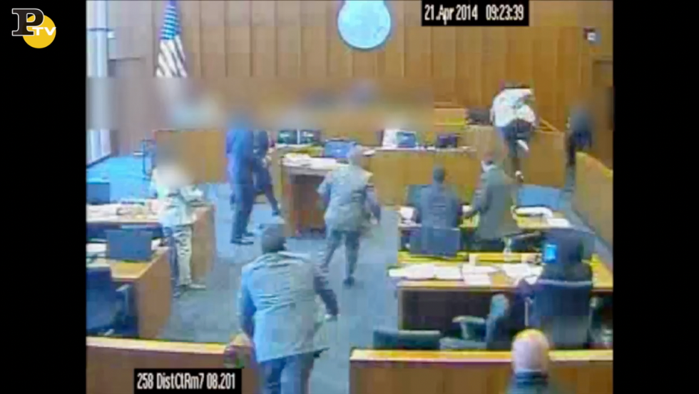 Poliziotto uccide gangster durante processo aula tribunale Salt Lake City
