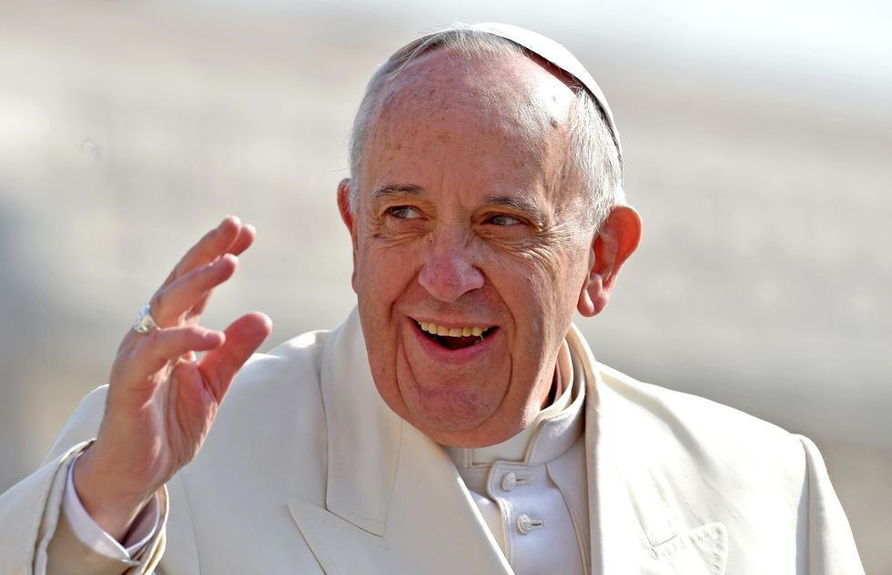 Il Papa e i gay: guai a "buttarla in politica"