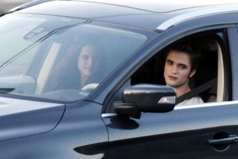 Kristen Stewart e Robert Pattinson insieme in auto: lo scoop su Twitter