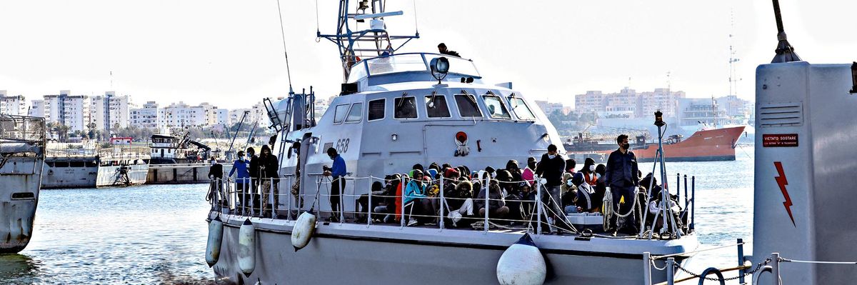 ​Profughi dalla Libia recuperati in mare dalla Guardia Costiera