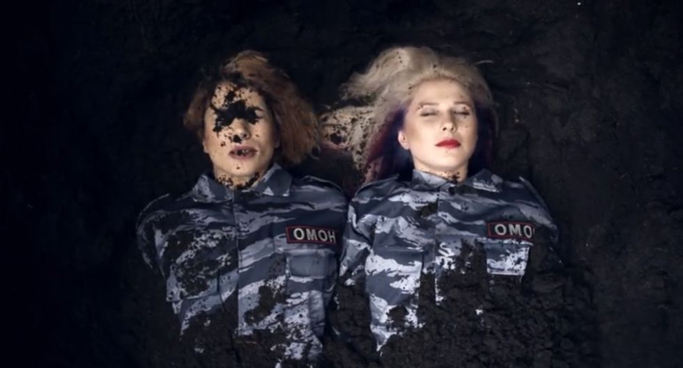 Pussy Riot: il nuovo video "I can't breathe"