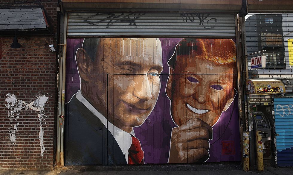 Putin con la maschera di Trump