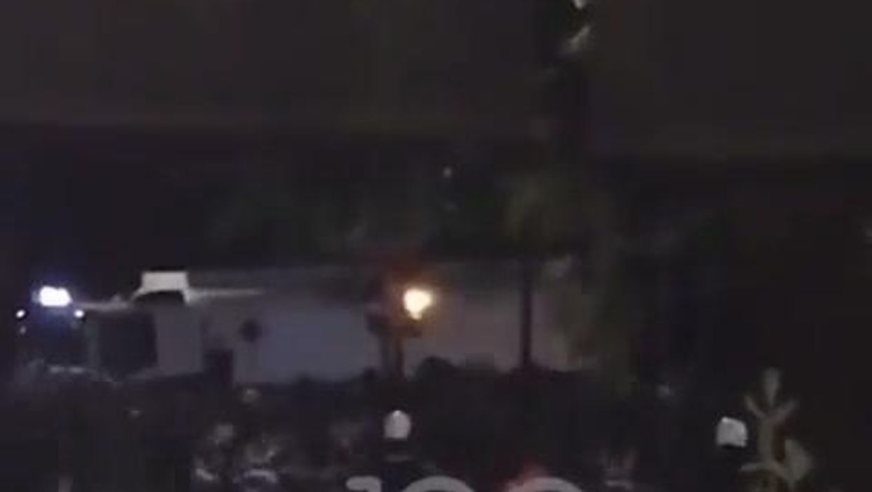 Violenze a Tirana dai tifosi del Feyenoord prima della finale con la Roma | video
