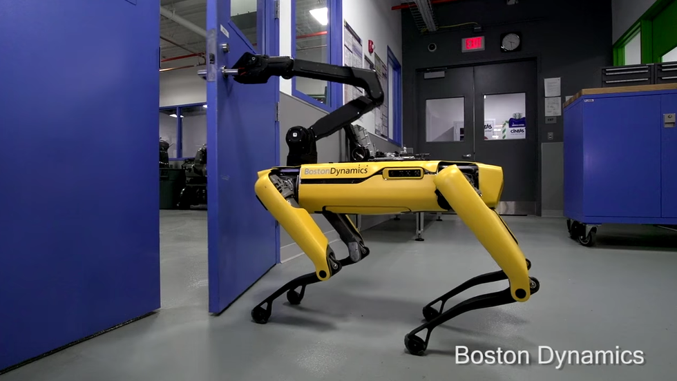 robot apre la porta Boston Dynamic video