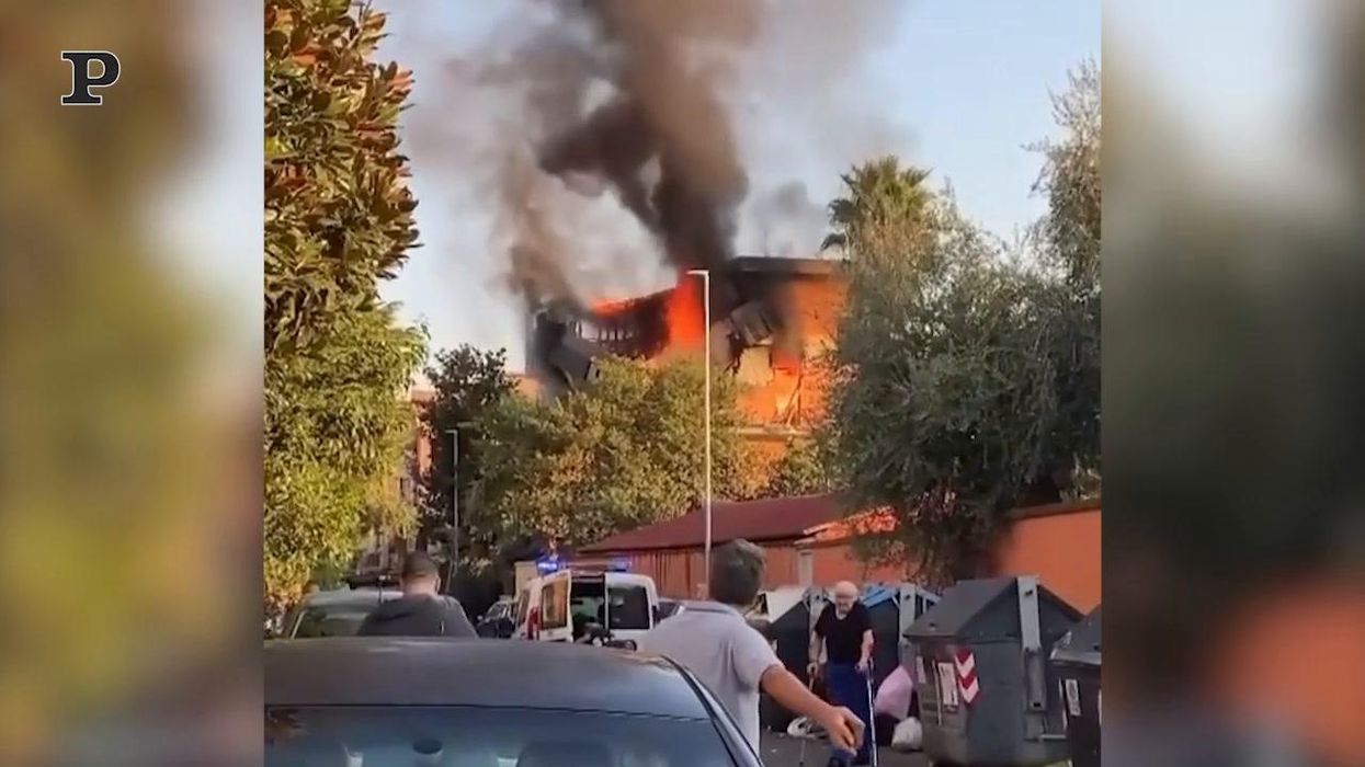 Roma, esplode palazzina di 3 piani: almeno tre i feriti | video