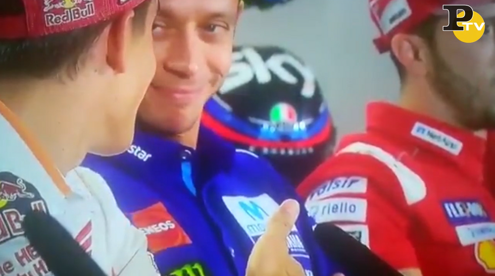 Rossi rifiuta di stringere la mano a Marquez video